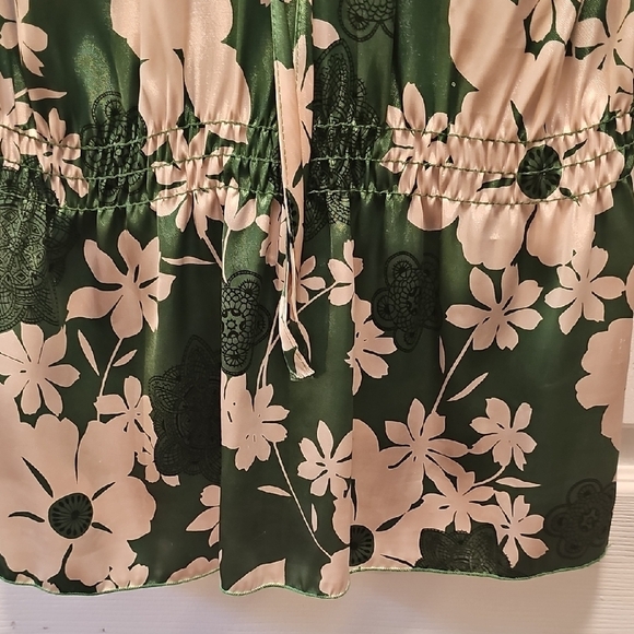 "Speechless" Vintage V-Neck Tie, Green and Cream Floral Blouse, Size 4. - Picture 7 of 7